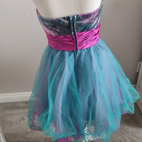 Strapless sequence 3 net short formal - Picture 2 of 4